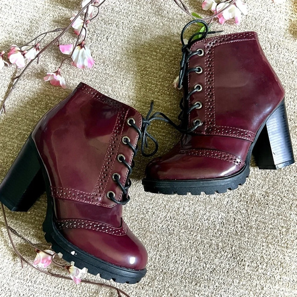 BAMBOO Shoes - Bamboo Maroon Chunky Combat Heeled Boots - Size 6